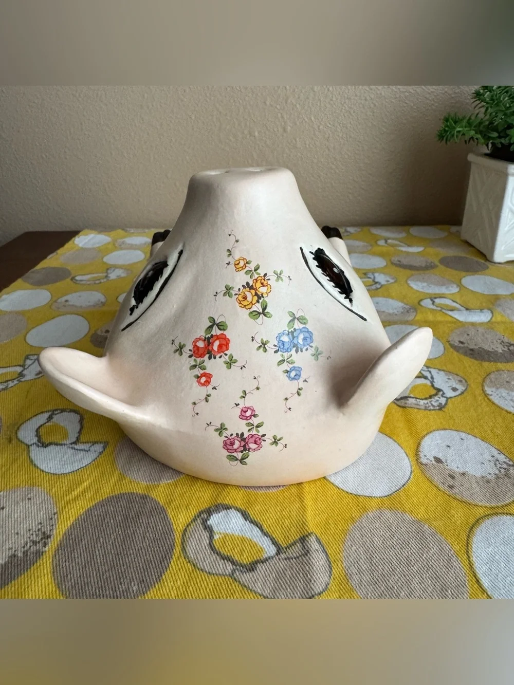 Floral half ‘stern’/annoyed pig wall hanging